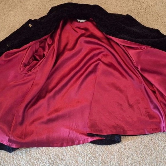 Black Faux Fur Coat with Brooch and Pink Satin Lining Size: M - Picture 4 of 6